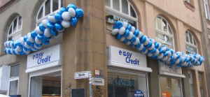 Folienballons dekoriert in Ballongirlanden Easy Credit