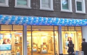 Ballondekoration-Filiale-Apollo-Eroeffnung-Ballongirlande